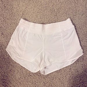 Lululemon Hotty Hot Short High-Rise 2.5”